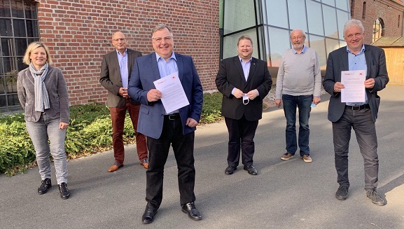 Unser Foto zeigt v.l.n.r.: M. Stotz MdL, G. Niermann, C. Klespe, H. Frieling MdL, W. Jäger und U. Häken. Unser Foto zeigt v.l.n.r.: M. Stotz MdL, G. Niermann, C. Klespe, H. Frieling MdL, W. Jäger und U. Häken.