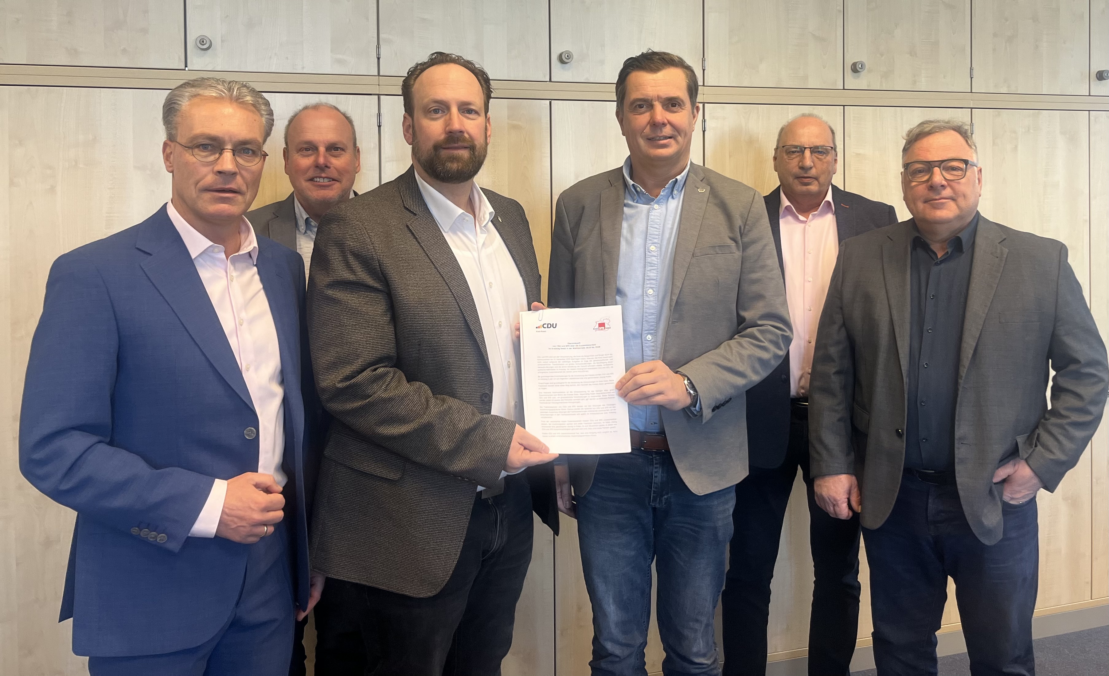 Unser Foto zeigt v.l.n.r.: Olaf Reen, J�rg Backhaus, Jens Behrens MdB, Oliver P�psel MdB, Guido Niermann und Christian Klespe.
