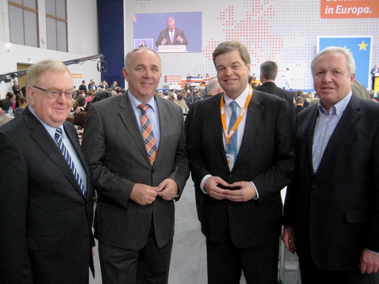 Foto (v. l.) Reinold Sendker MdL, Werner Lohn MdL, Enak Ferlemann MdB, Bernhard Schulte-Drggelte MdB.