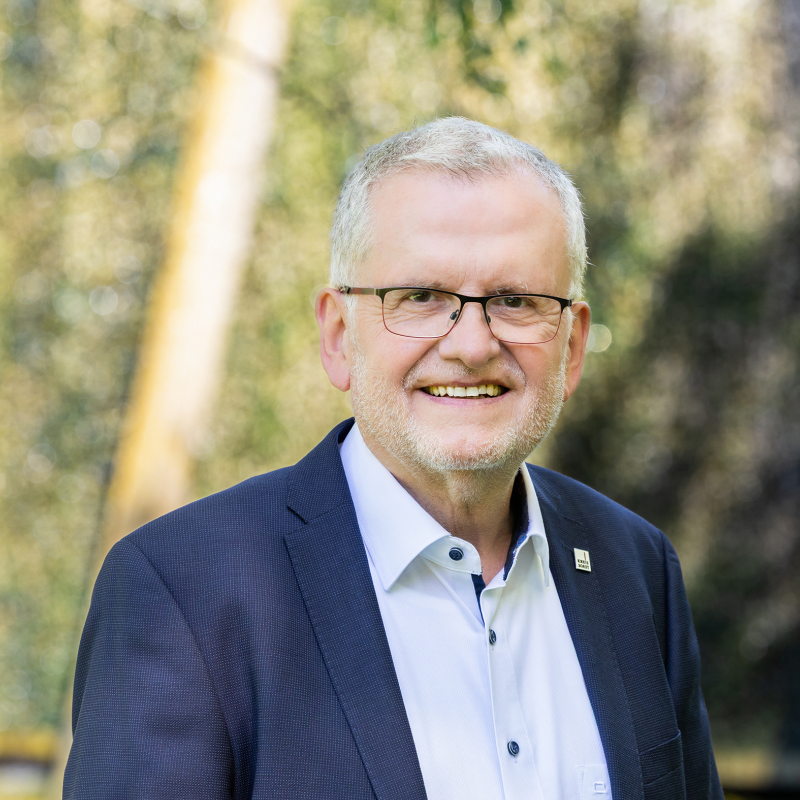  Peter Hrster